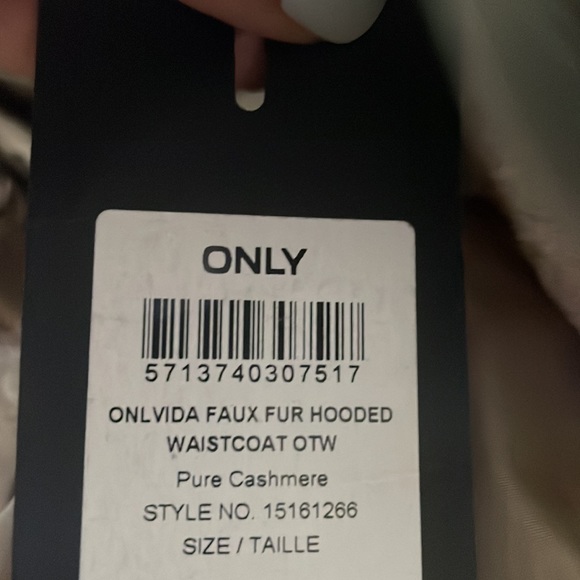 Faux fur vest - Picture 5 of 5